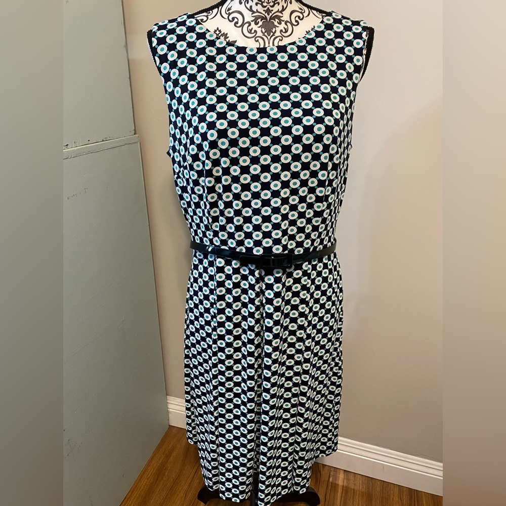 LIZ CLAIBORNE SZ 12 NAVY GREEN, AND WHITE SLEEVELESS DRESS WITH POCKETS AND BELT